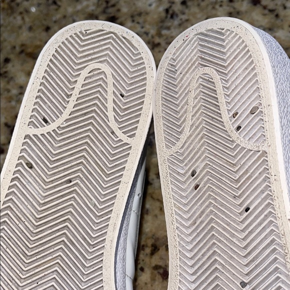 Nike Blazer Low Sneakers - Picture 8 of 11